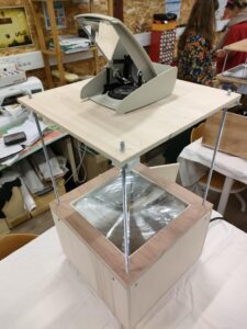 Upcycling La Quincaillerie Guéret Fablab Elaboration de deux rétroprojecteurs diy à éclairage LED, matériaux recyclés