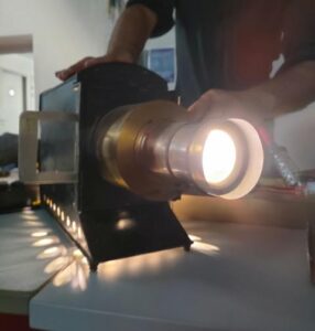 Premier test d'éclairage LED sur une lanterne magique