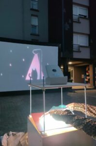 Restitution d'atelier avec projection en plein air sur retroprojecteur