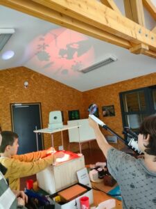 Initation à la projection low tech sur projecteurs upcyclés